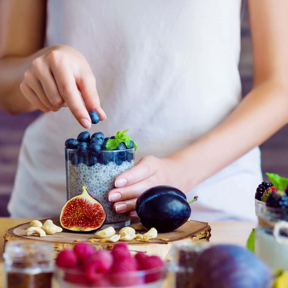 women making a chia smoothie with blueberries