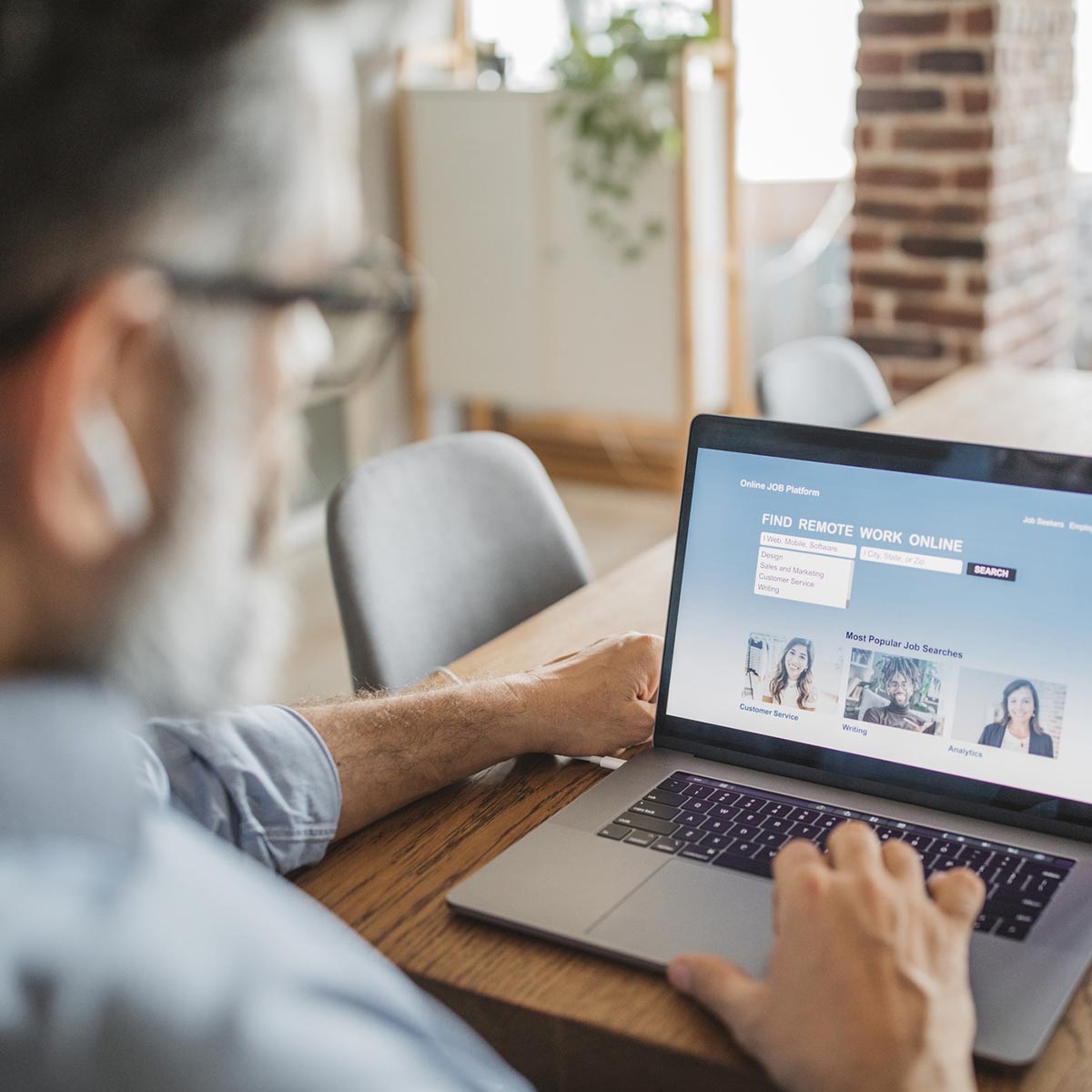 man at his desk looking for remote work online
