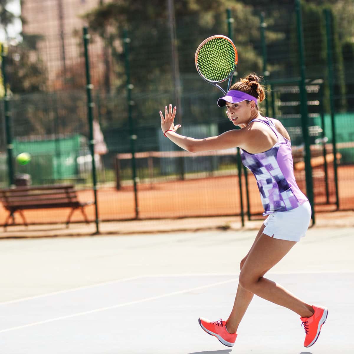 women returning a ball while playing tennis